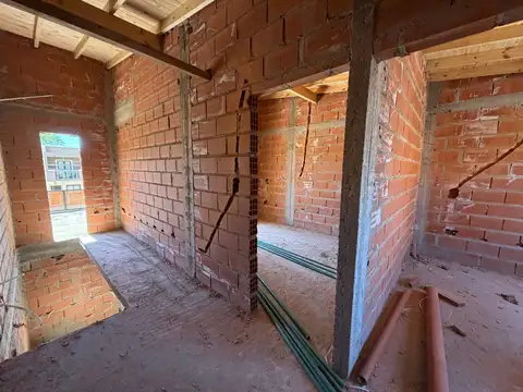 Casa 4 ambientes con 2 baños