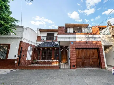 Casa 5 ambientes con 2 baños