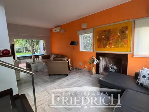 Casa en Venta en Campos De Álvarez, USD 320.000