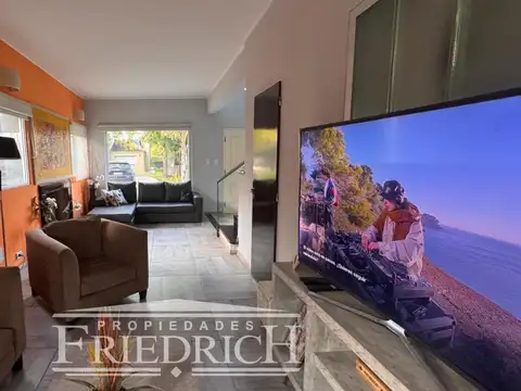 Casa 5 ambientes con 3 baños