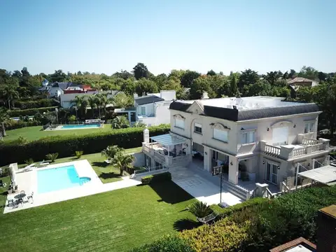 Casa en Venta Abril Club De Campo