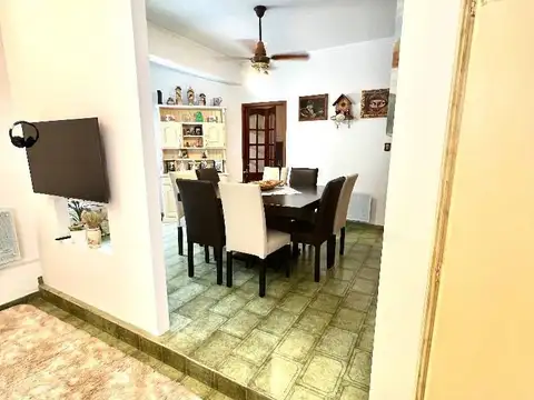 Casa 5 ambientes con 2 baños