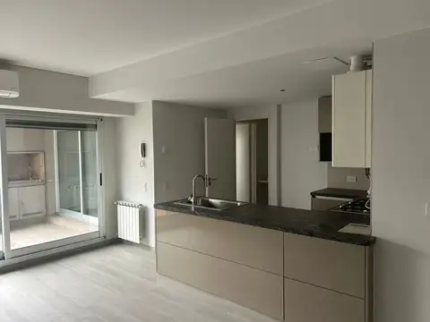 DEPARTAMENTO UN DORMITORIO CON COCHERA Y BAULERAS A ESTRENAR