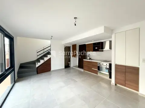 Venta departamento 2 ambientes en dúplex con terraza propia en Morón.