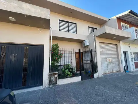 *CASA DE 6 AMB. SOBRE GRAN LOTE DE 10 X 30