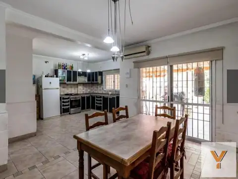 Rancho e/ Carola Lorenzini y Don Cristóbal
