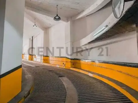 VENTA - Cochera cubierta, excelente ubicación