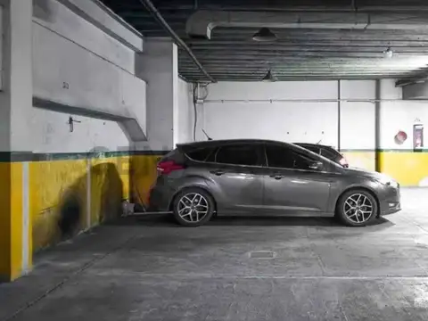 VENTA - Cochera cubierta, excelente ubicación