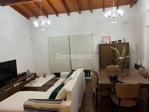 Casa en Venta con 3 cocheras