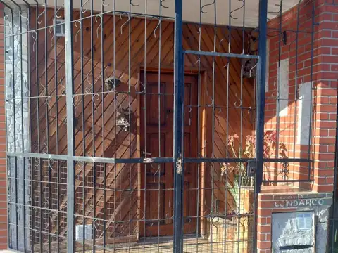 Casa 2 Dormitorios con Patio/Cochera | Excelente Ubicación | Lanús Este