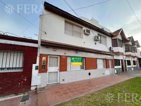 Venta PH 3 ambientes con patio en Wilde