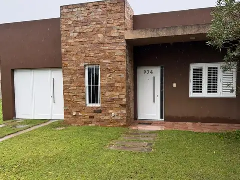 Casa 6 ambientes con 1 baño