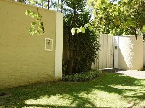 SE VENDE CASA Bº DON CARLOS, EN RECONQUISTA