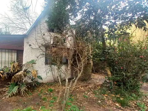 Casa Alpina de 1 dormitorio sobre lote 10 x 30, City Bell.