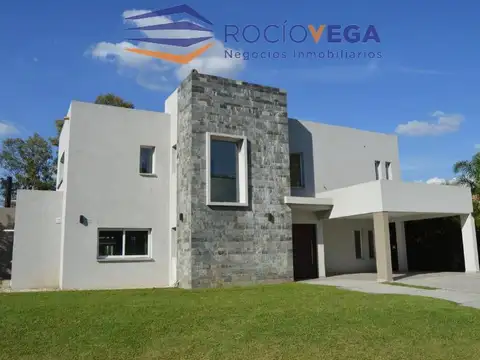 Casa en Venta con 2 cocheras