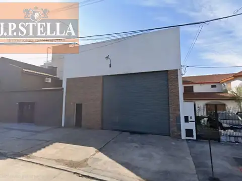 Galpón 240 m² c/ Entre Piso y Oficina - 2 Baños - Lomas Del Mirador