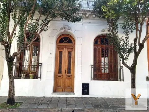 Casa en venta - 6 Dormitorios 2 Baños - 210mts2 - Barracas