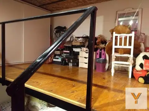 Casa 8 ambientes con 2 baños