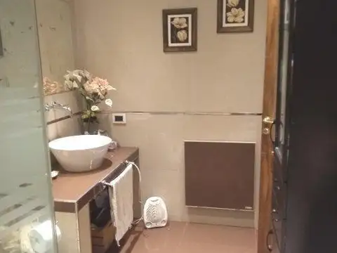 Casa en venta - 6 Dormitorios 2 Baños - 210mts2 - Barracas