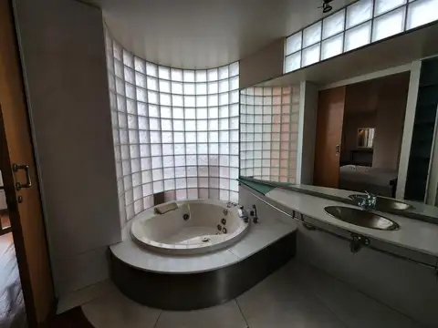 Departamento en Alquiler de 4 dormitorios
