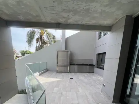 Departamento 5 ambientes con 4 baños