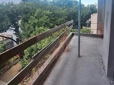 Departamento dos ambientes en suite con balcón al frente en Villa Urquiza