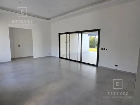 Casa 5 ambientes con 3 baños