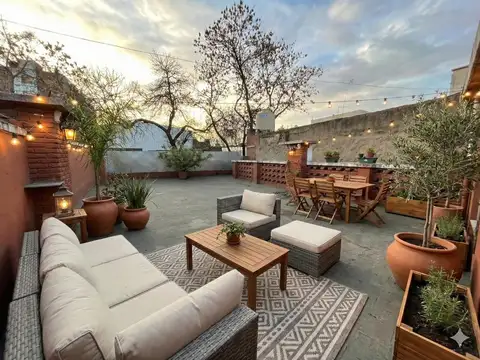 PH en Venta de 4 Ambientes con Cochera y Terraza Propia.