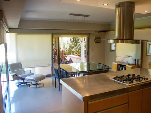 Casa en  venta- Funes Hills- San Marino- cuatro Dormitorios