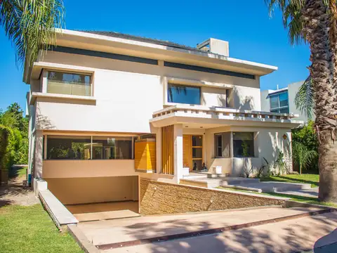 Casa en  venta- Funes Hills- San Marino- cuatro Dormitorios