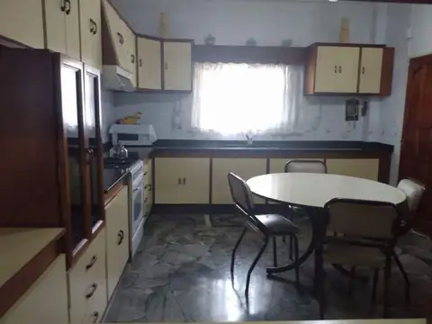 Casa 6 ambientes con 3 baños