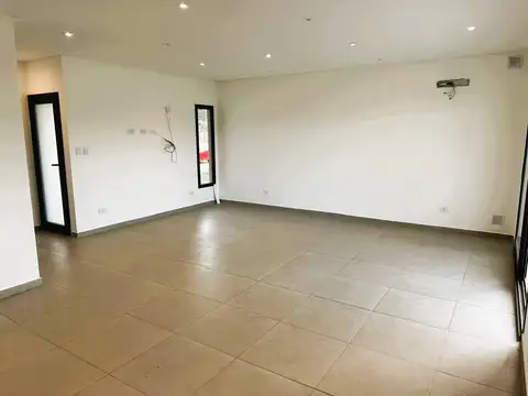 Casa en Alquiler con 1 cochera