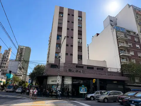Departamento de 2 ambientes Av. Acoyte y Rivadavia