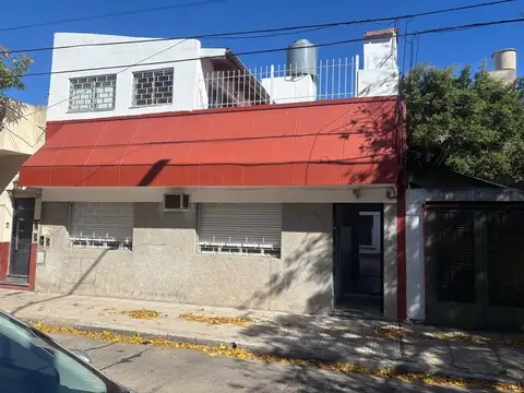 PH CONTRA FRENTE - COCINA COMEDOR - 2 DORMITORIOS - PATIO 3X3 - LAVADERO CUB. - GRAN TERRAZA PROPIA