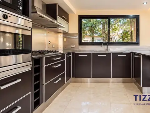 Casa en Venta con 5 cocheras