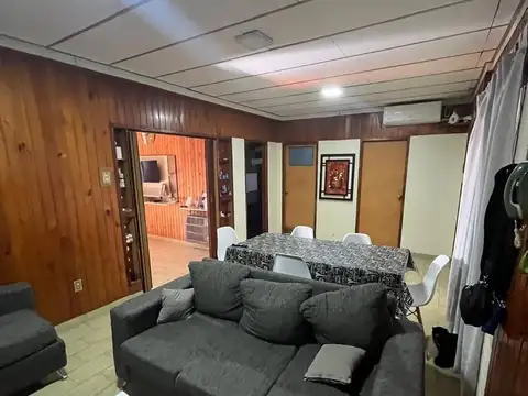 VENTA - DEPARTAMENTO 5 AMBIENTES - SIN EXPENSAS -CON PATIO CUBIERTO YTERRAZA - VILLA MADERO