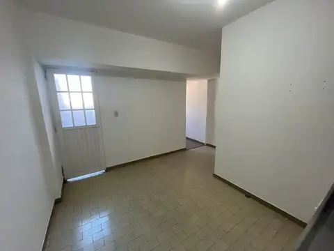 Depto Tipo Casa en Alquiler en Flores, $ 680.000