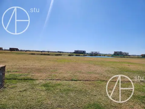 Lote en venta  a la laguna  en Amarras  Puertos Escobar