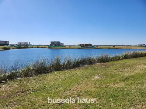 Lote en venta  a la laguna  en Amarras  Puertos Escobar