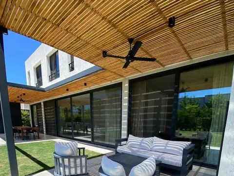 Casa en Alquiler Temporal en Laguna Del Sol, USD 7.000