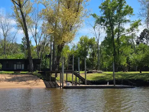 Casa en venta en  El Durazno, Delta, Isla Privada - 4 Ambientes