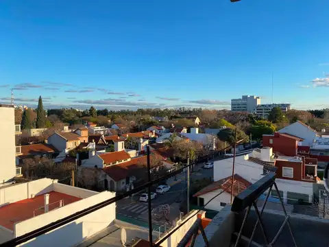 Venta departamento con balcón en Saavedra