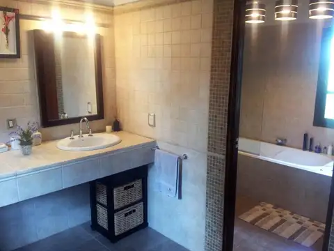 Casa en venta - 3 Dormitorios 2 Baños - Villa Gesell