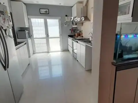 Casa 6 ambientes con 2 baños