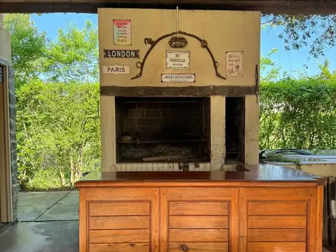 Casa 7 ambientes con 2 baños