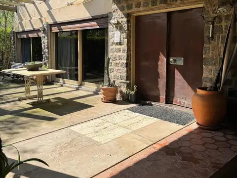 Casa en Venta con 3 cocheras