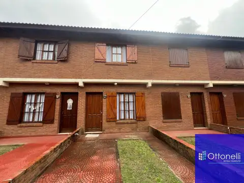 Dúplex en venta de 2 dormitorios c/ cochera en Costa Azul