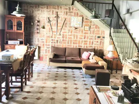 Casa 4 ambientes con 1 baño