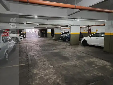 En venta: Gran cochera cubierta c/acceso x rampa en Monte Castro
