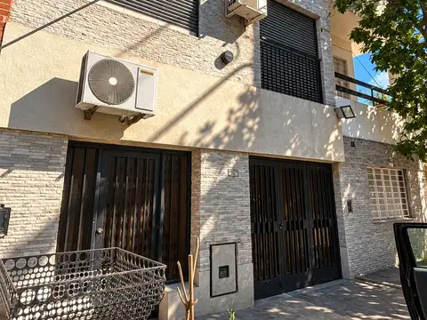 Casa en alquiler 4 ambientes c/ cochera en Ramos Mejía